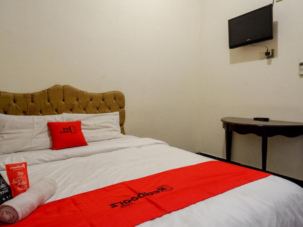 Reddoorz Near Tugu Yogyakarta Hotel Buitenkant foto