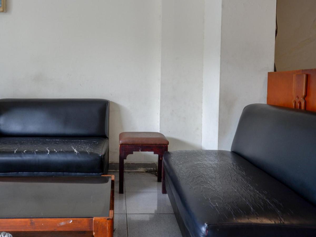 Reddoorz Near Tugu Yogyakarta Hotel Buitenkant foto