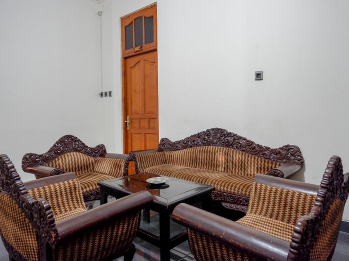 Reddoorz Near Tugu Yogyakarta Hotel Buitenkant foto